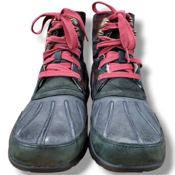 Cole Haan Shoes Size 8.5 Cole Haan Air Rhone Quilted Navy Plaid Waterproof Boots - Picture 2 of 12